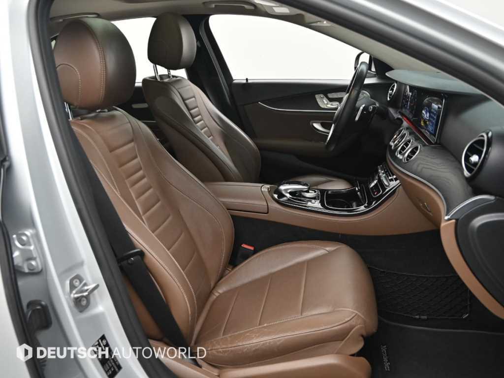Mercedes-Benz E-Class — photo 10