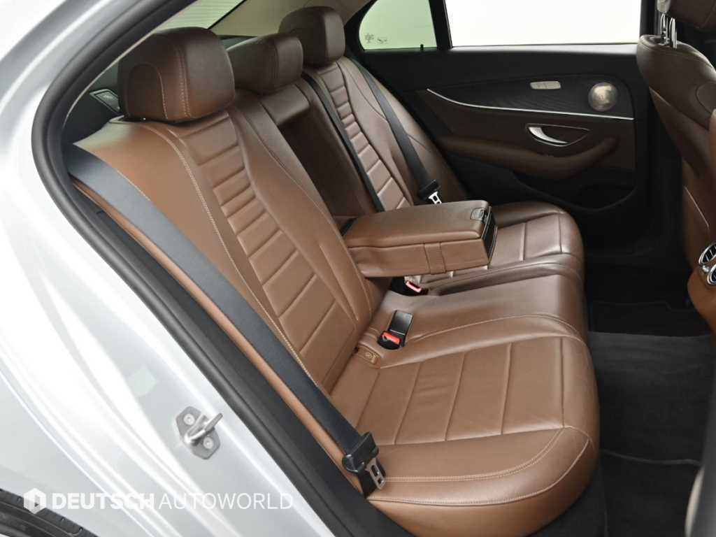 Mercedes-Benz E-Class — photo 12