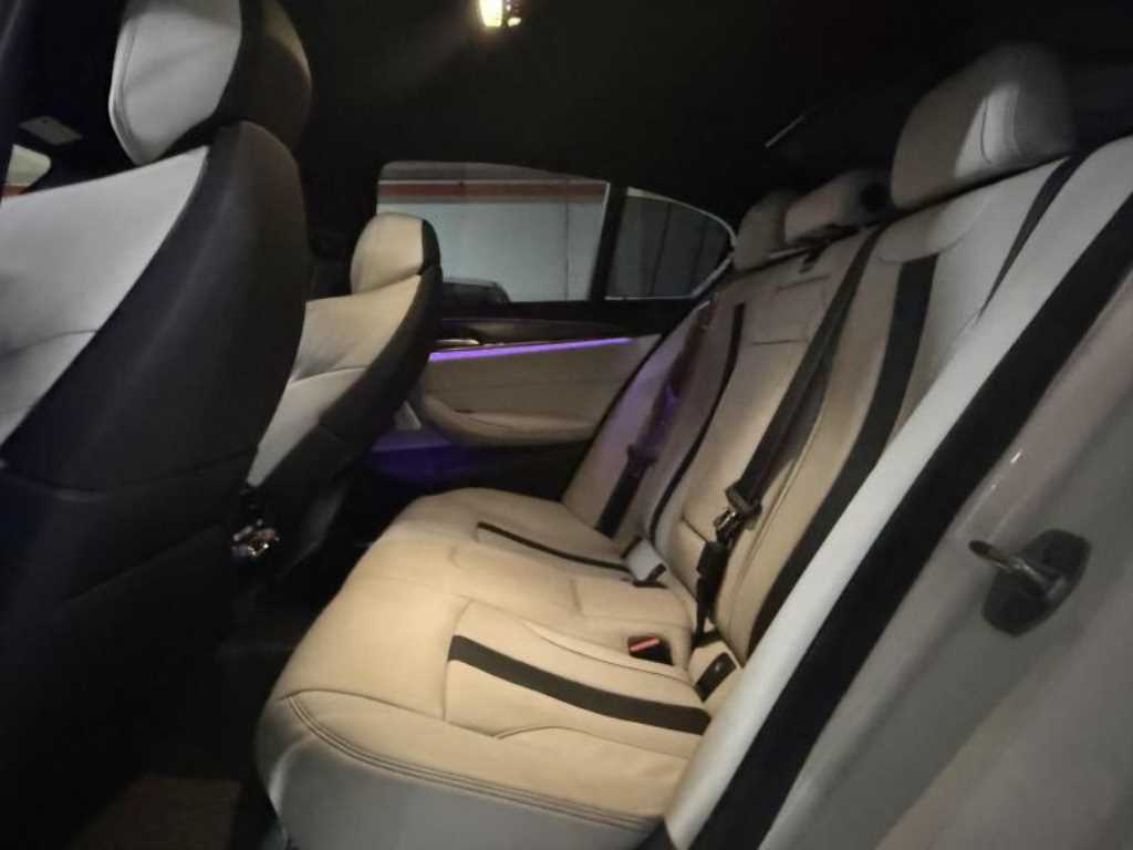 BMW M5 — photo 10