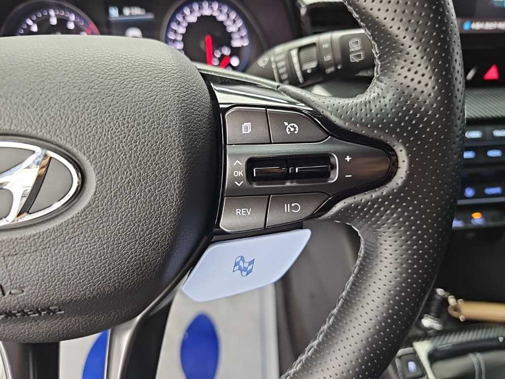 Hyundai Veloster — photo 16