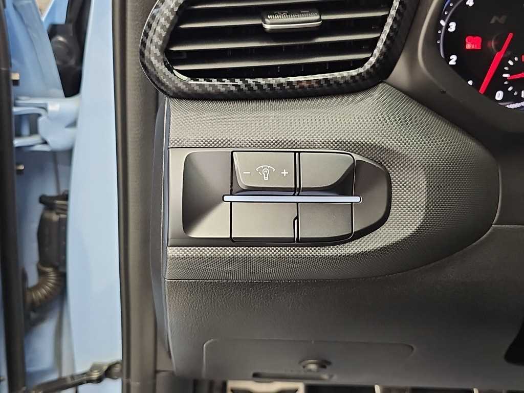 Hyundai Veloster — photo 17