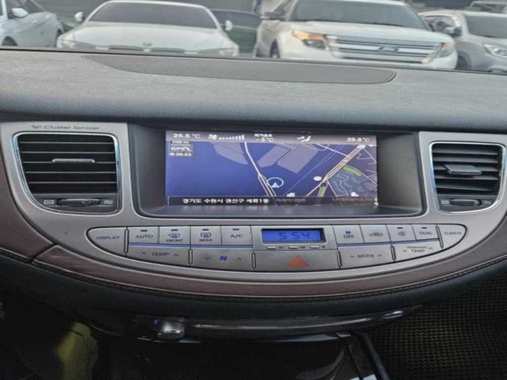 Hyundai Genesis — photo 08