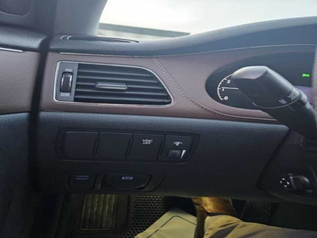 Hyundai Genesis — photo 12