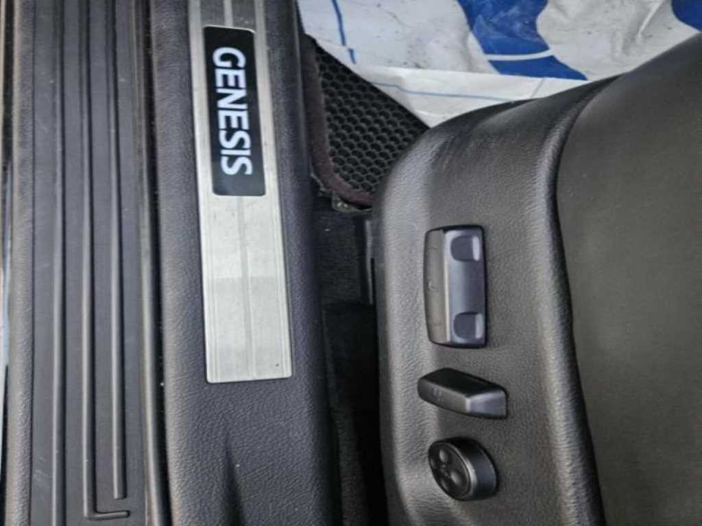 Hyundai Genesis — photo 14