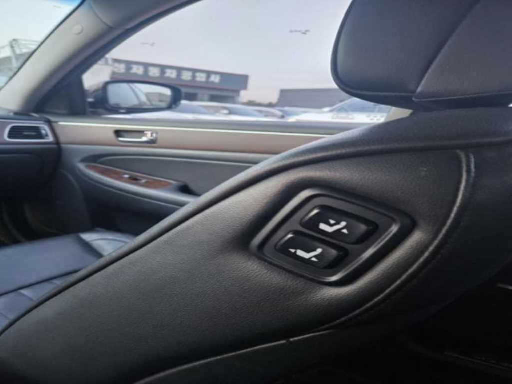 Hyundai Genesis — photo 15