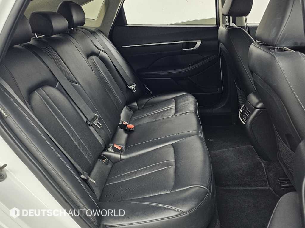 Hyundai Sonata — photo 12