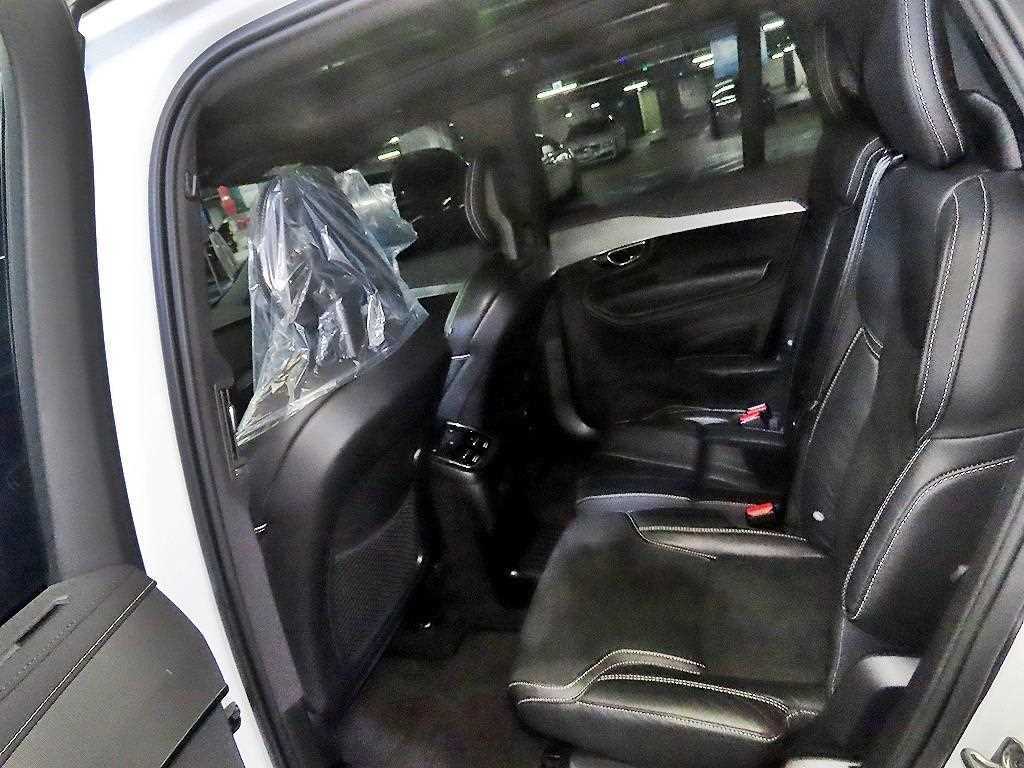 Volvo XC90 — photo 07