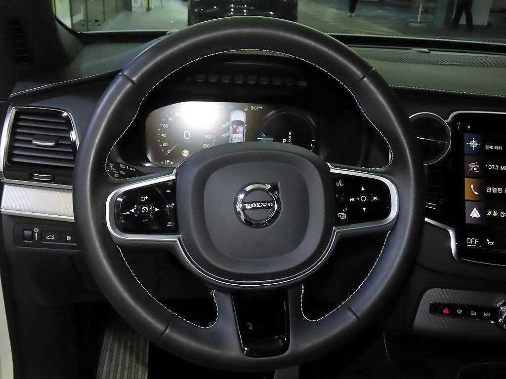 Volvo XC90 — photo 08