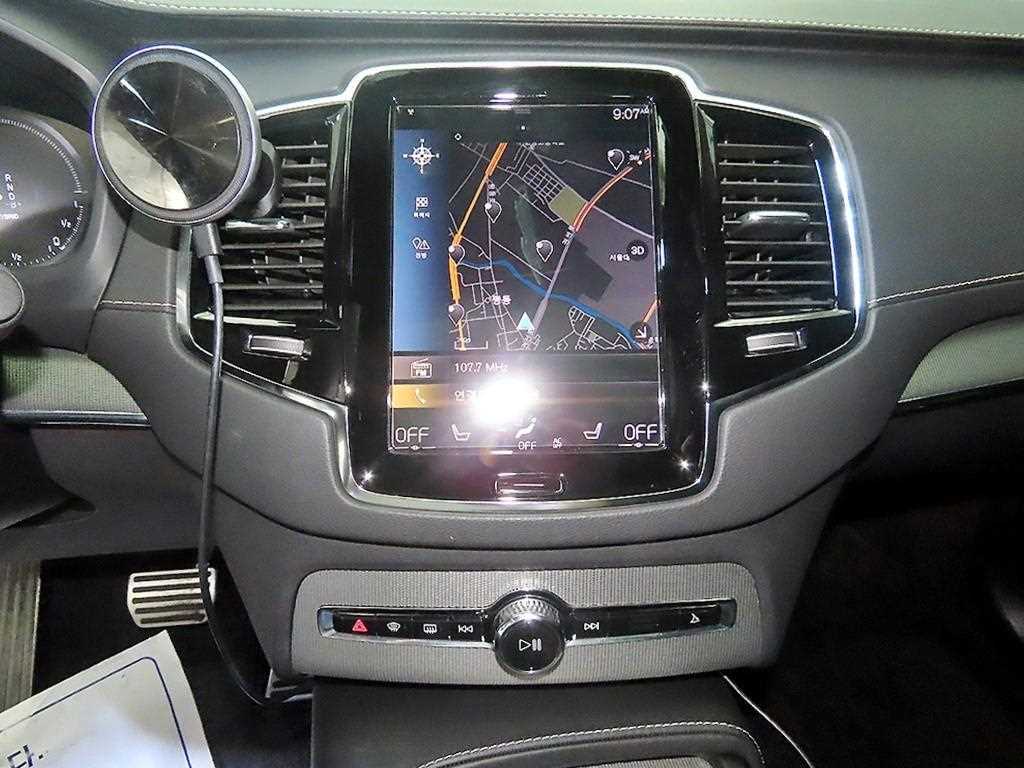 Volvo XC90 — photo 11