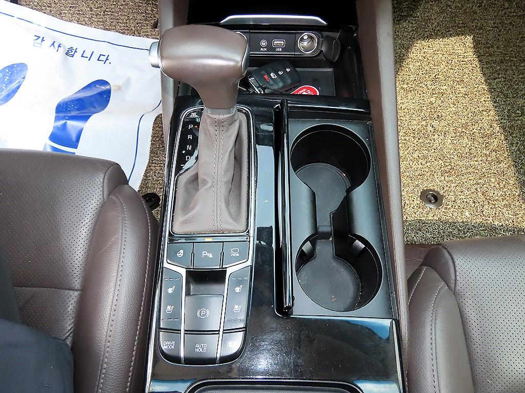 Kia K7 — photo 11