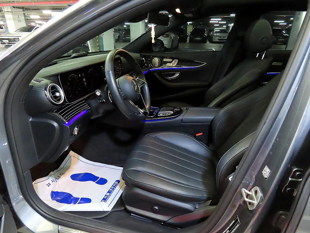 Mercedes-Benz E-Class — photo 06