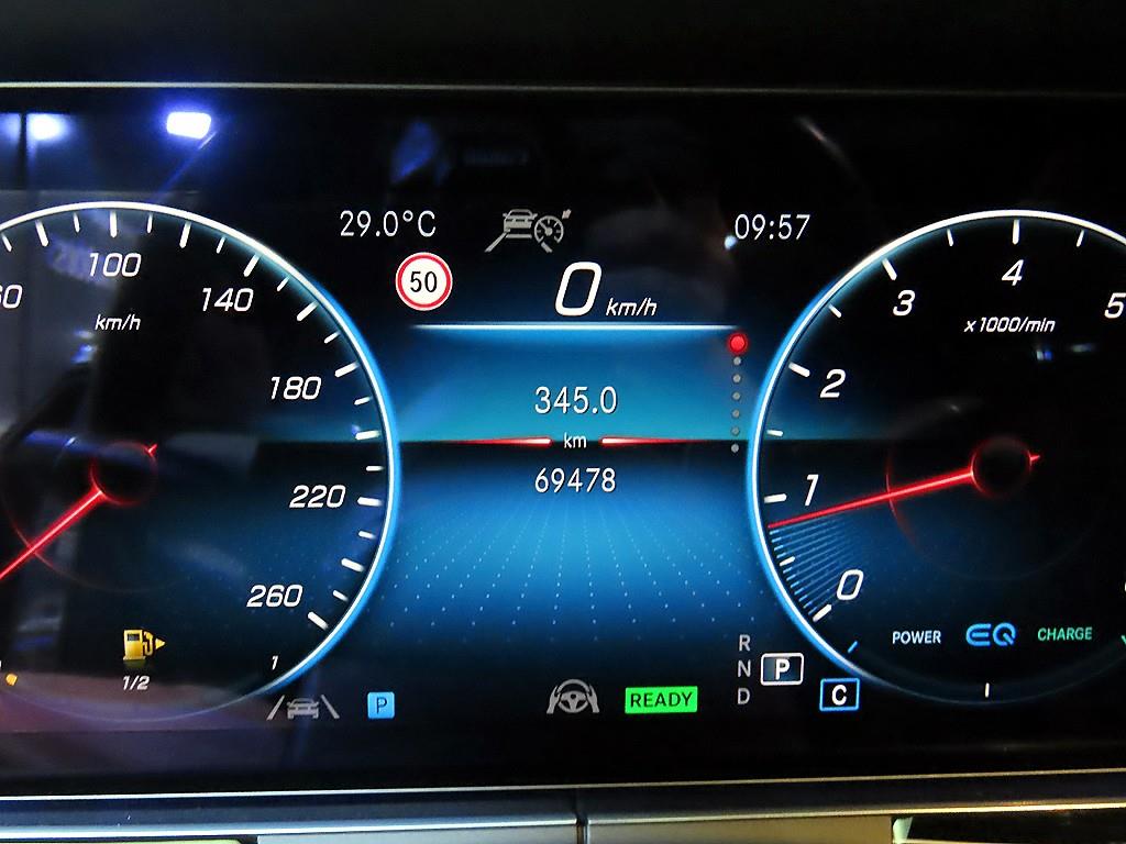 Mercedes-Benz E-Class — photo 09