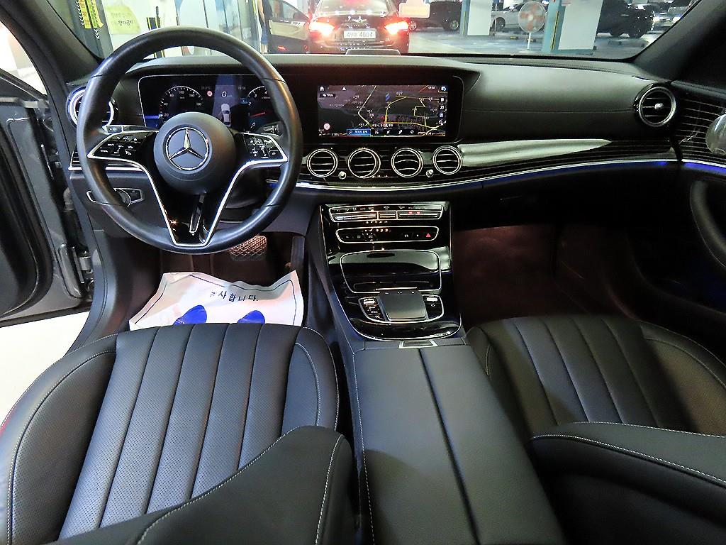 Mercedes-Benz E-Class — photo 10