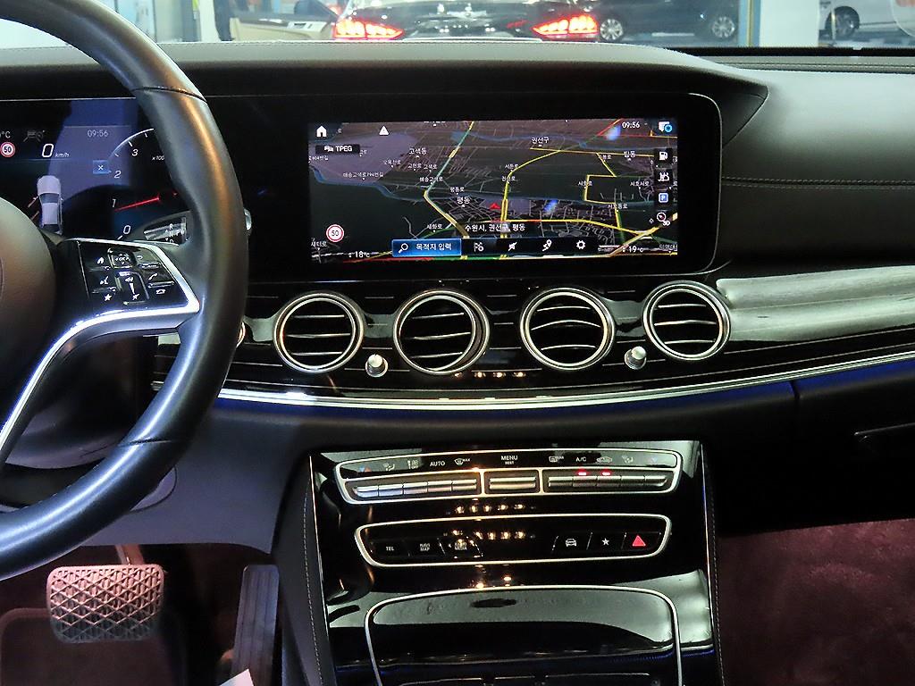 Mercedes-Benz E-Class — photo 11