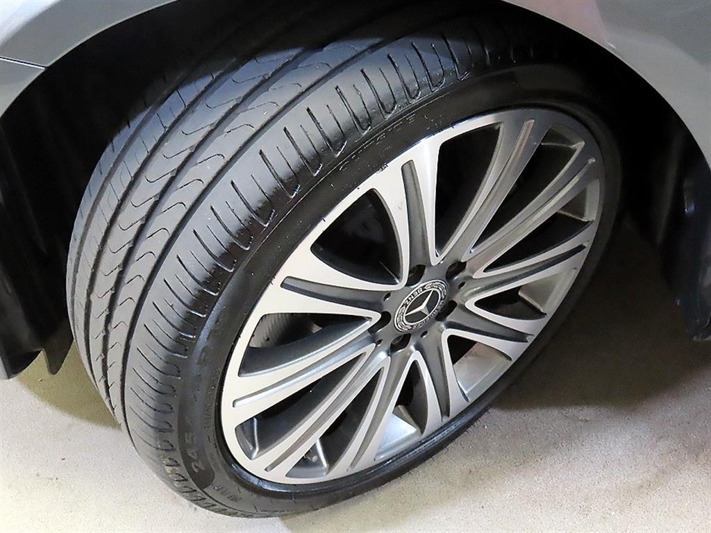 Mercedes-Benz E-Class — photo 20