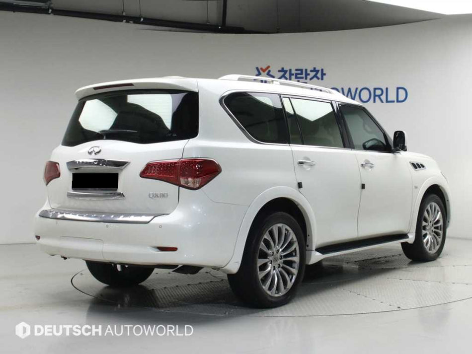 Infiniti QX80 — photo 02