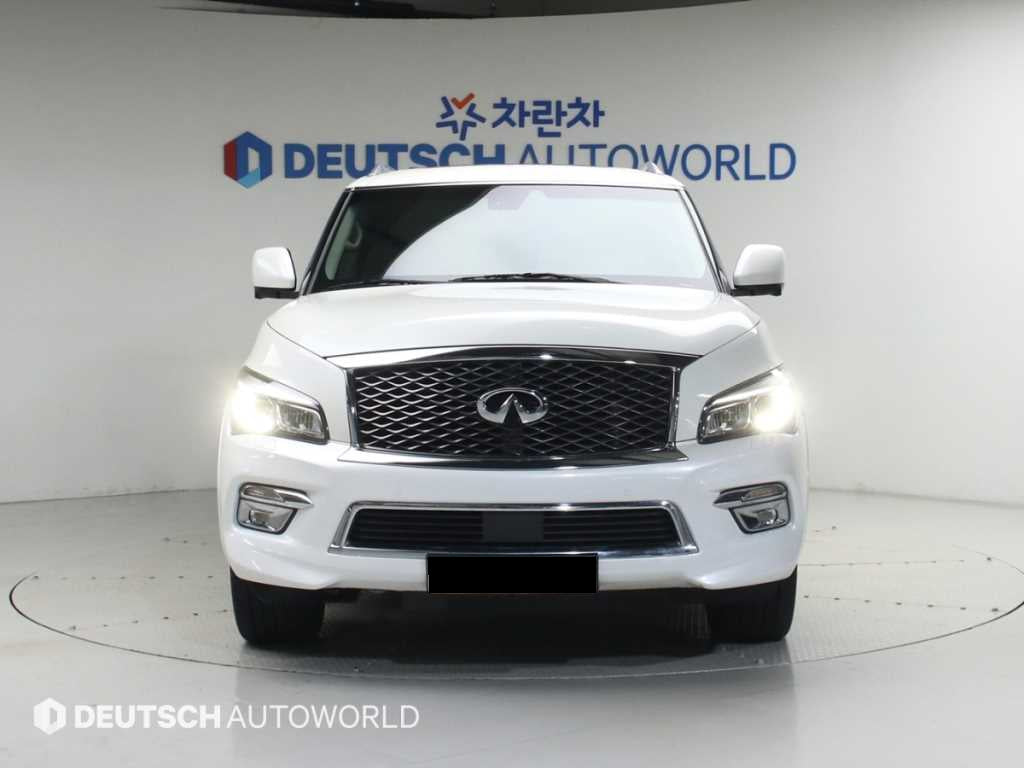 Infiniti QX80 — photo 03