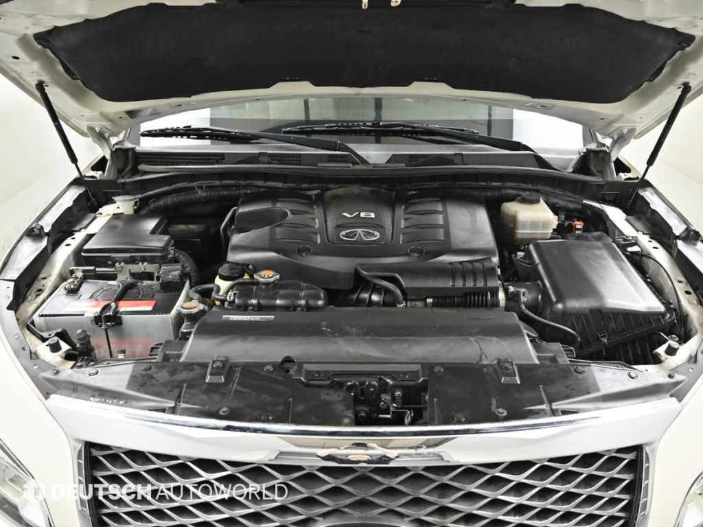 Infiniti QX80 — photo 06