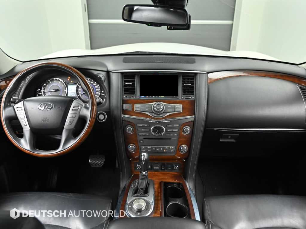 Infiniti QX80 — photo 07