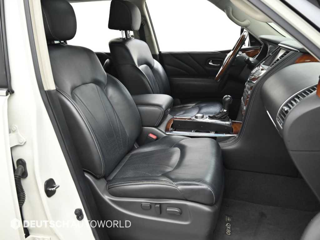 Infiniti QX80 — photo 10