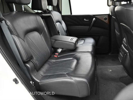 Infiniti QX80 — photo 12
