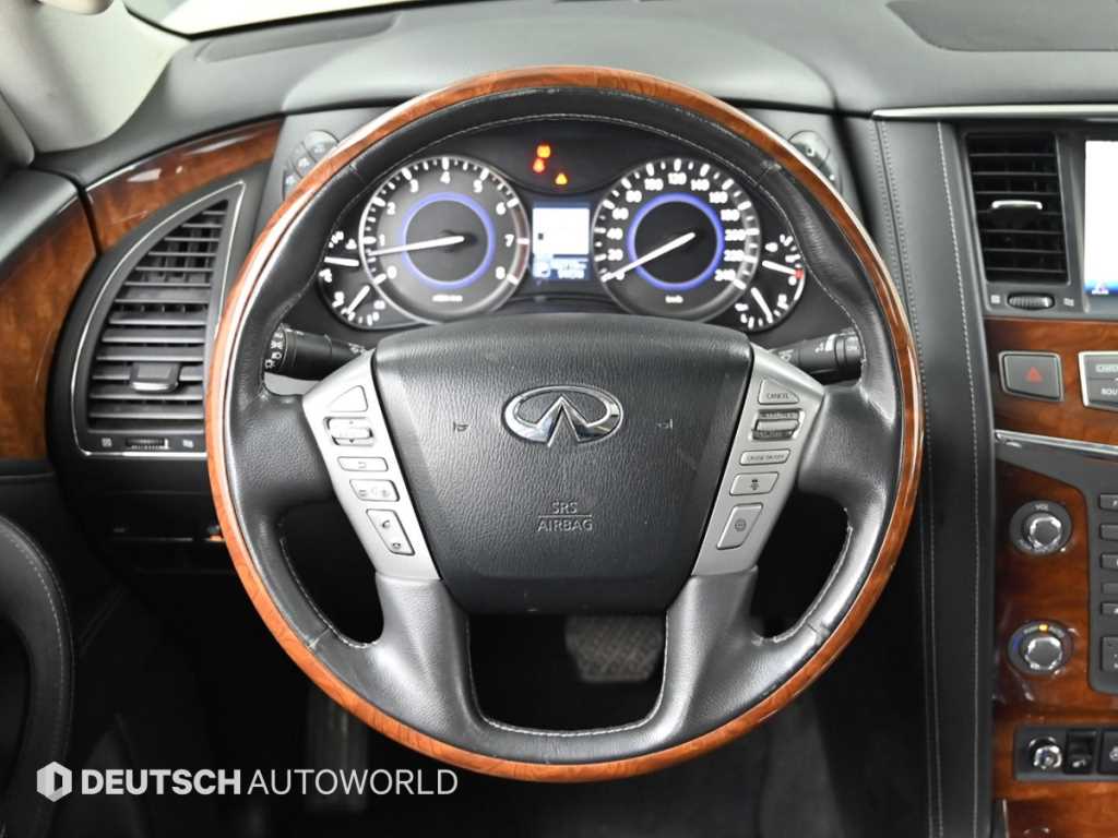 Infiniti QX80 — photo 13