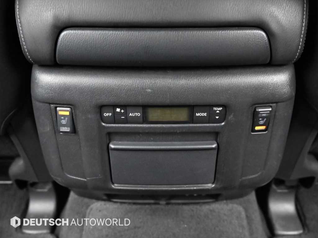 Infiniti QX80 — photo 16