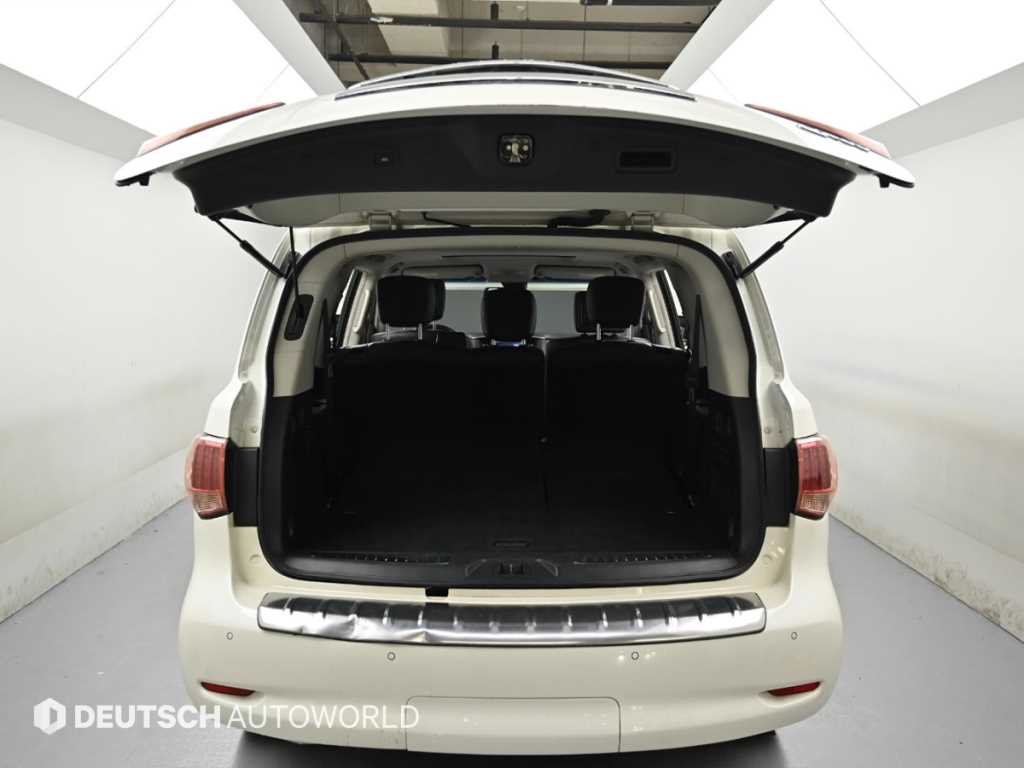 Infiniti QX80 — photo 19