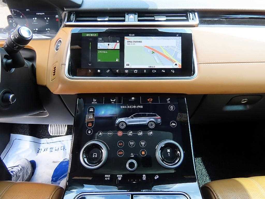 Land Rover Range Rover Velar — photo 13