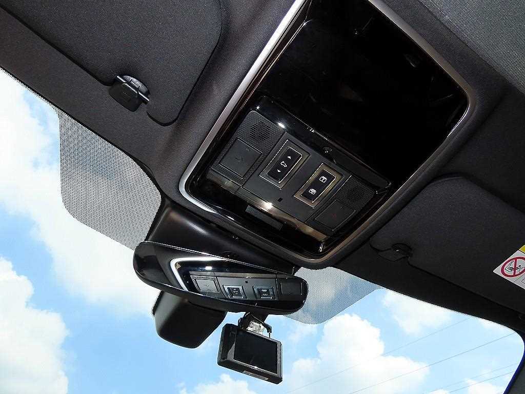 Land Rover Range Rover Velar — photo 14
