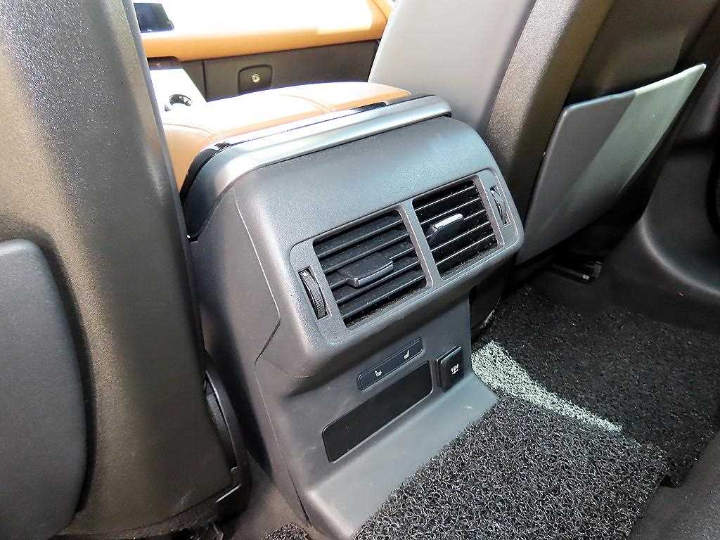 Land Rover Range Rover Velar — photo 15