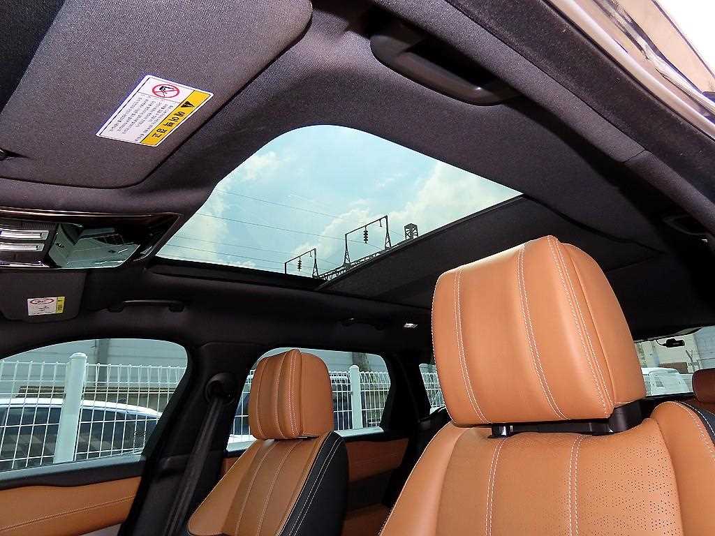 Land Rover Range Rover Velar — photo 16