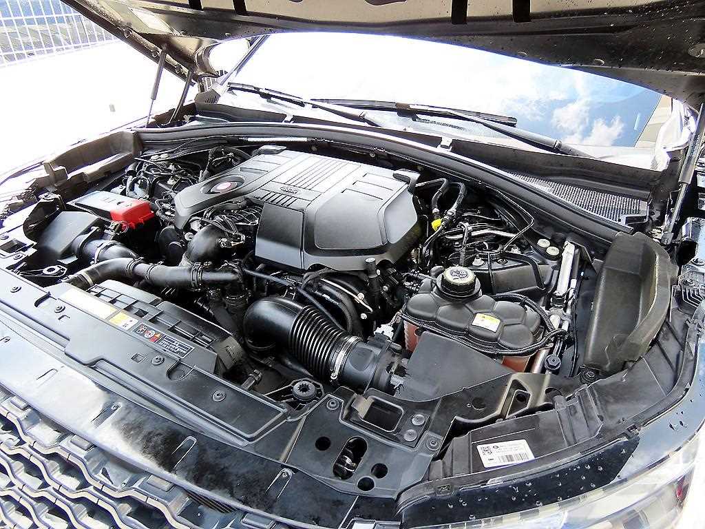 Land Rover Range Rover Velar — photo 19