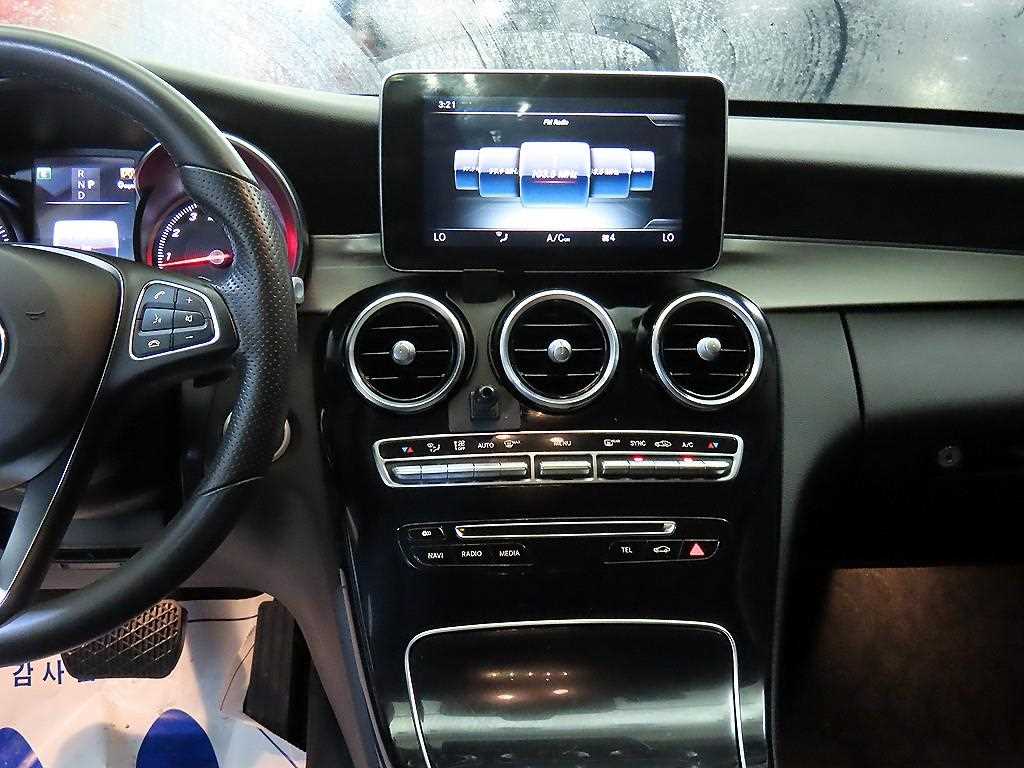 Mercedes-Benz C-Class — photo 11