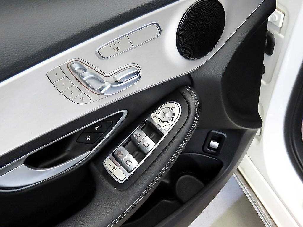 Mercedes-Benz C-Class — photo 13