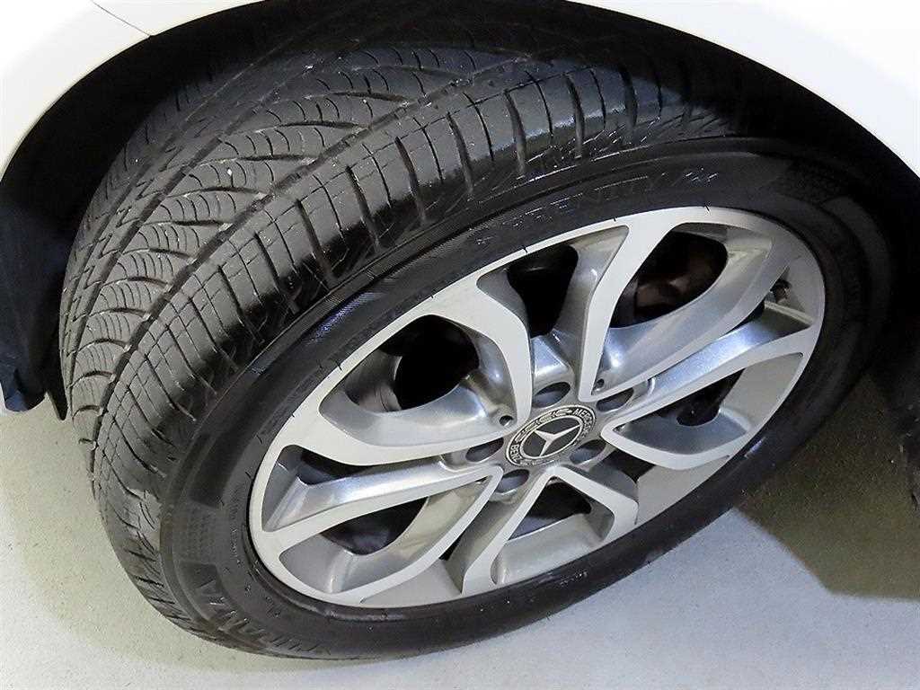 Mercedes-Benz C-Class — photo 20