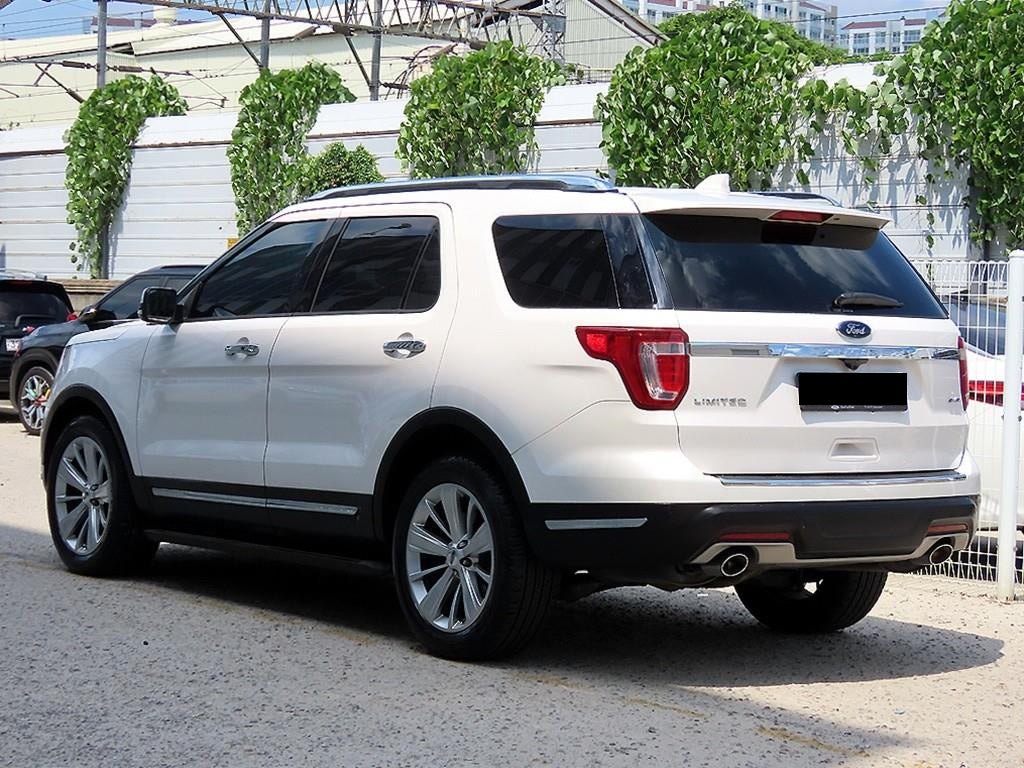 Ford Explorer — photo 03