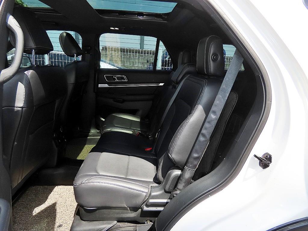 Ford Explorer — photo 06