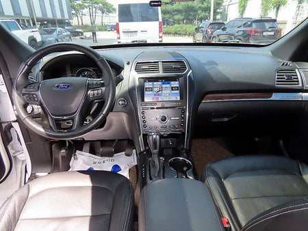 Ford Explorer — photo 07