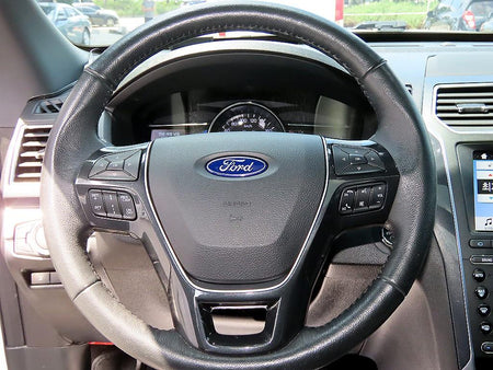 Ford Explorer — photo 08