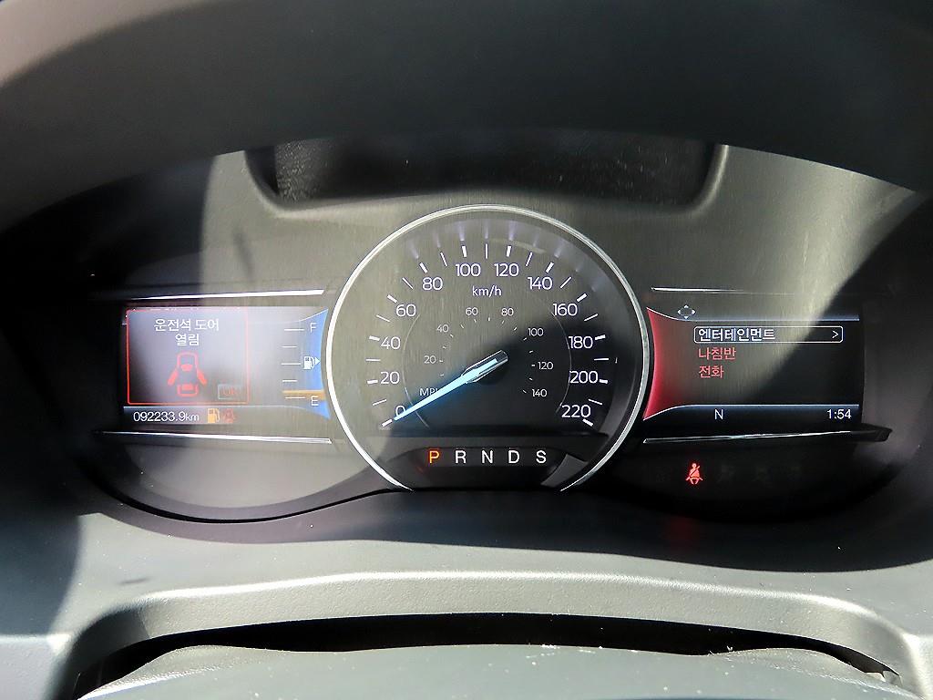 Ford Explorer — photo 09