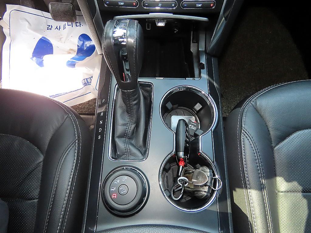 Ford Explorer — photo 11