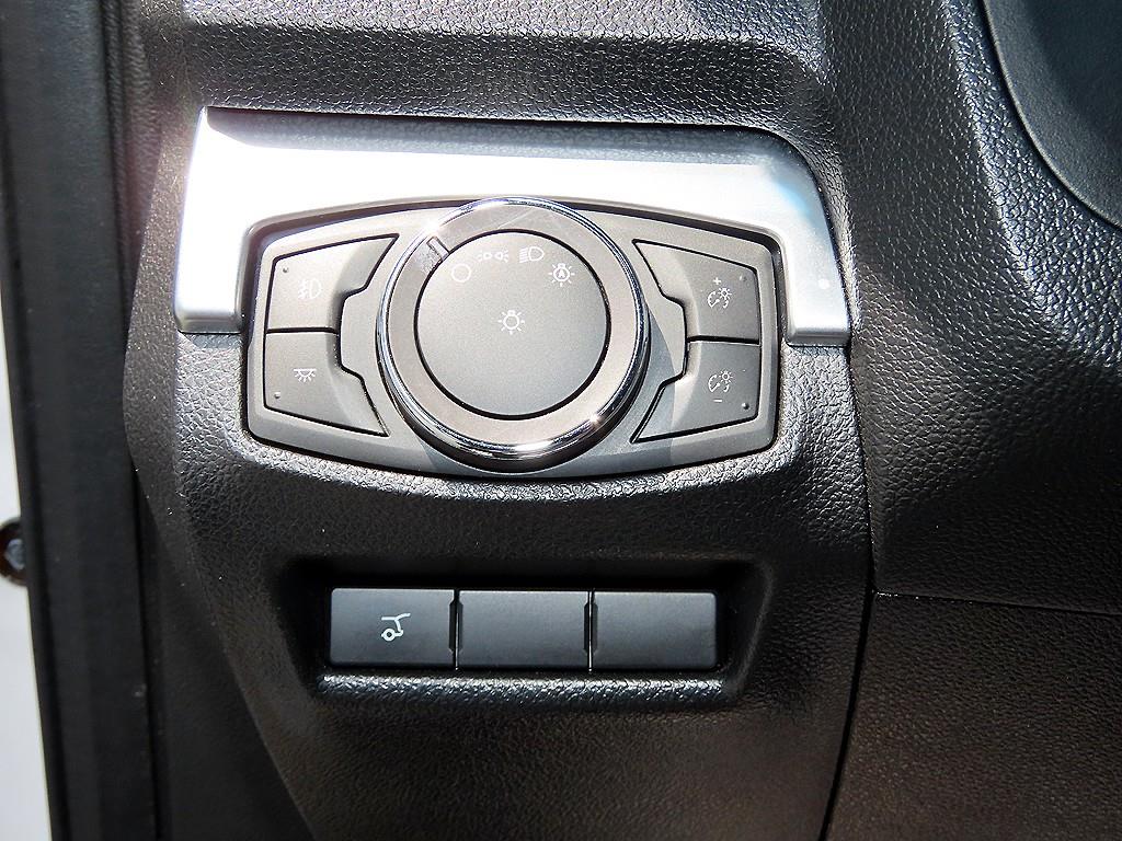 Ford Explorer — photo 13