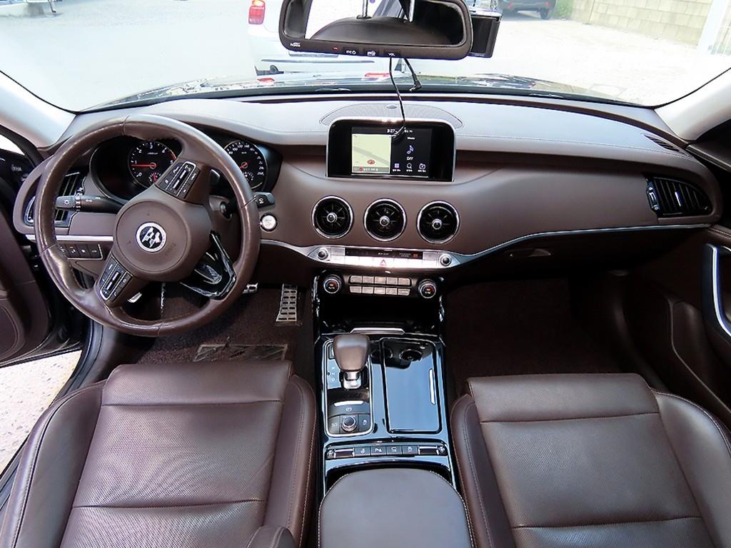 Kia Stinger — photo 08