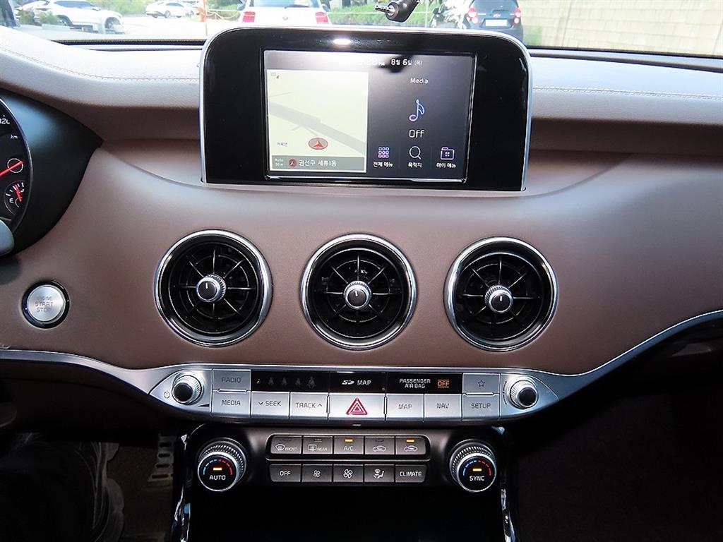 Kia Stinger — photo 13