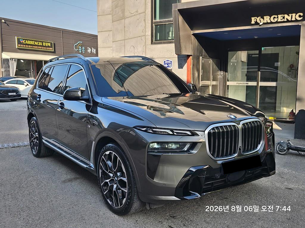 BMW X7 — photo 02