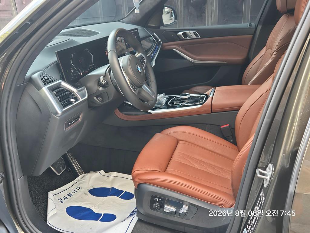BMW X7 — photo 05