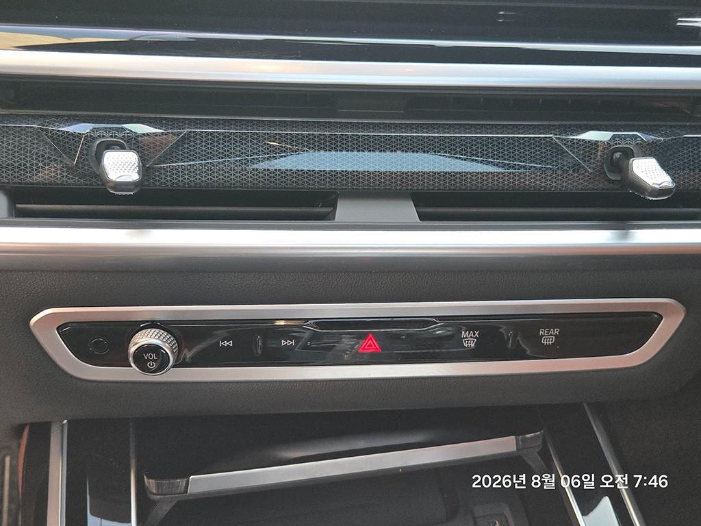 BMW X7 — photo 11