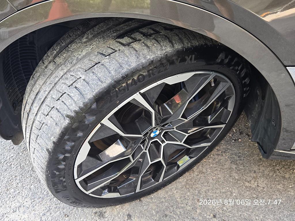 BMW X7 — photo 20