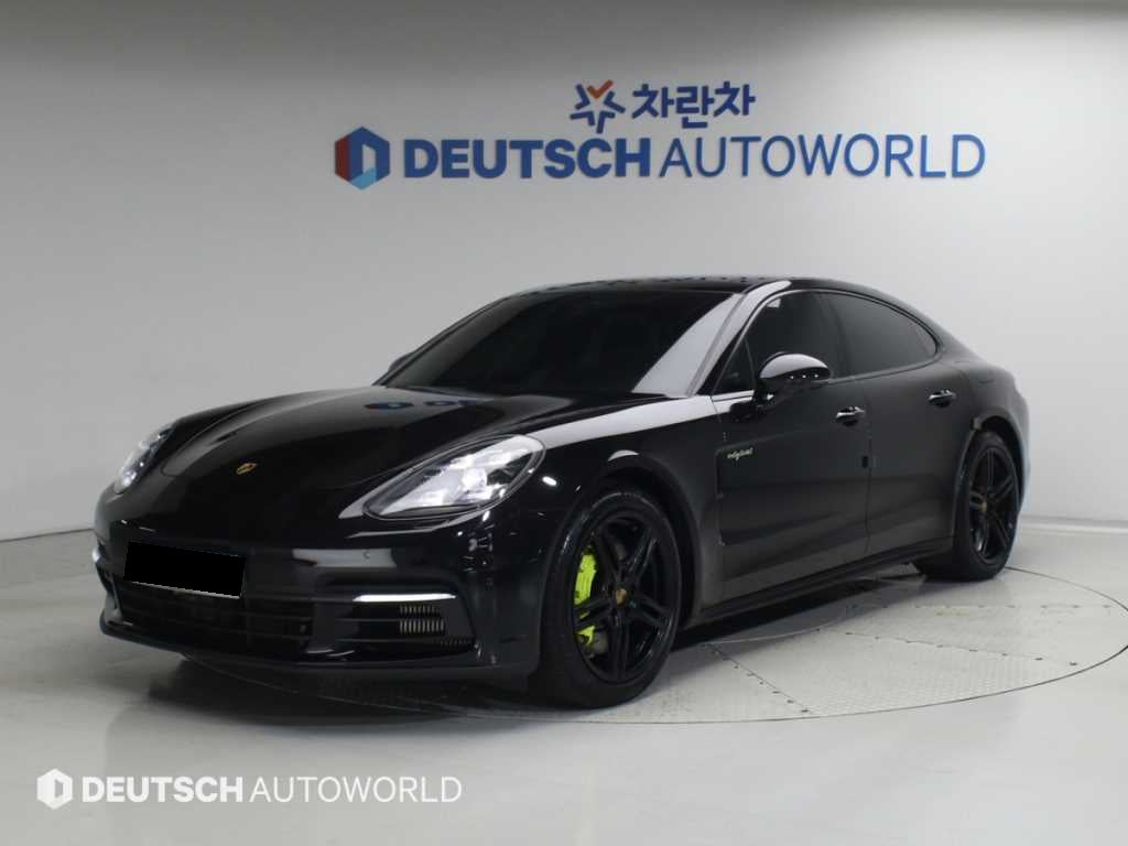 Porsche Panamera — photo 01